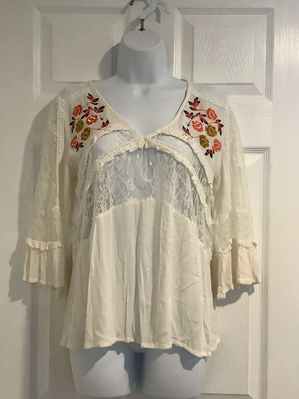 POL Off White Embroidered Floral Lace Boho Chic Coastal Cowgirl Tunic Top S